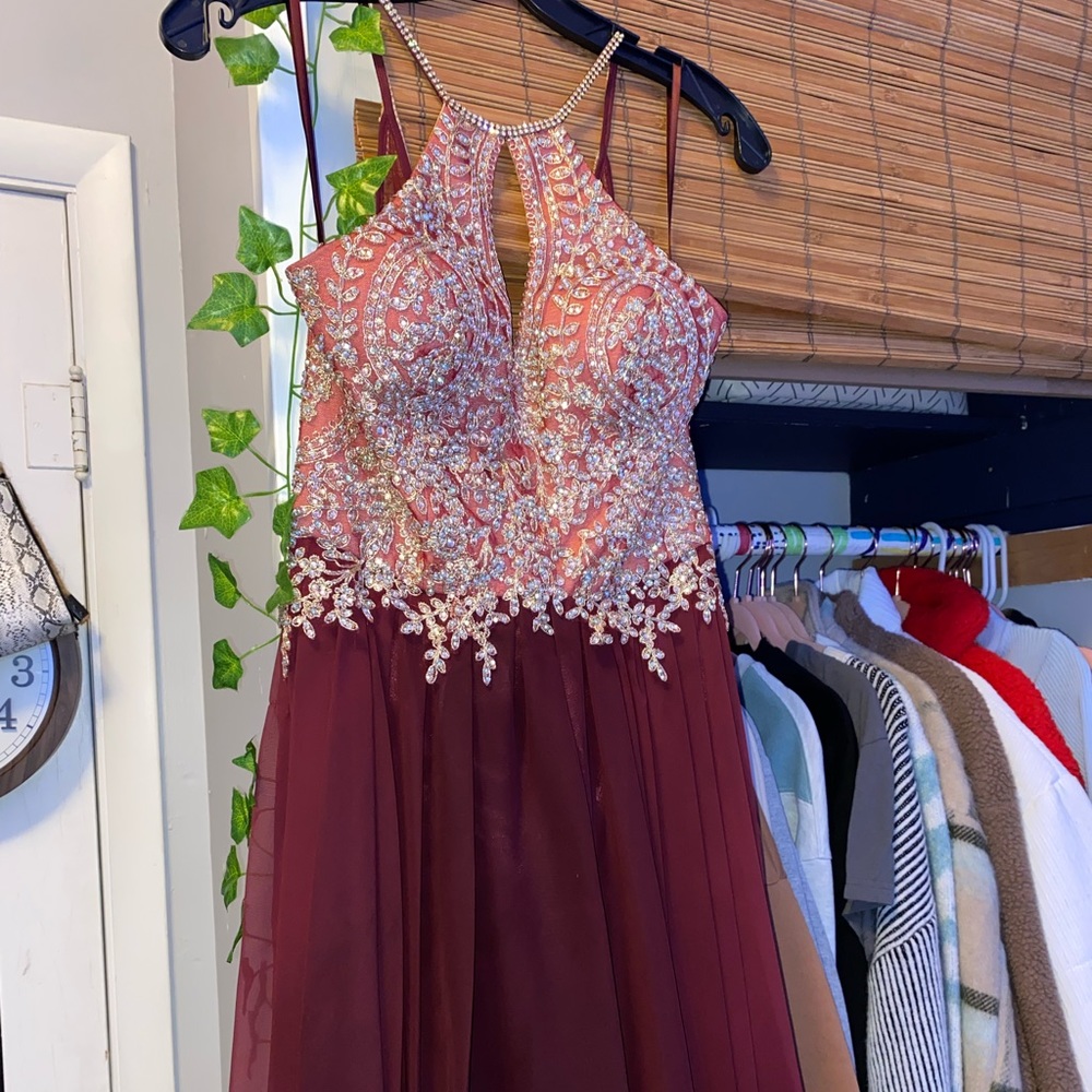 Stunning burgundy hoco dress